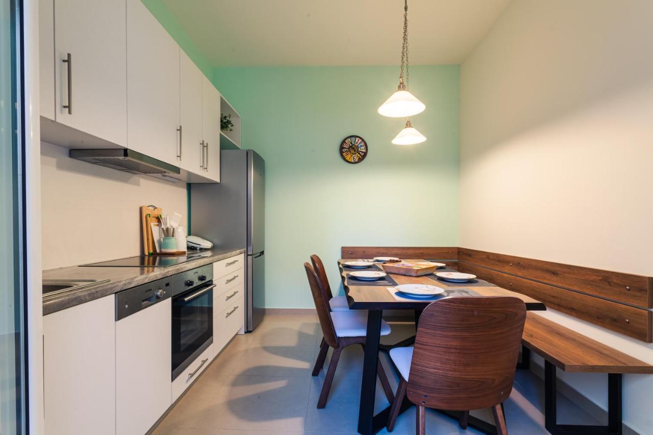 Apartamento Upscale Modern Escape In The Historic Center Kalamata Exterior foto
