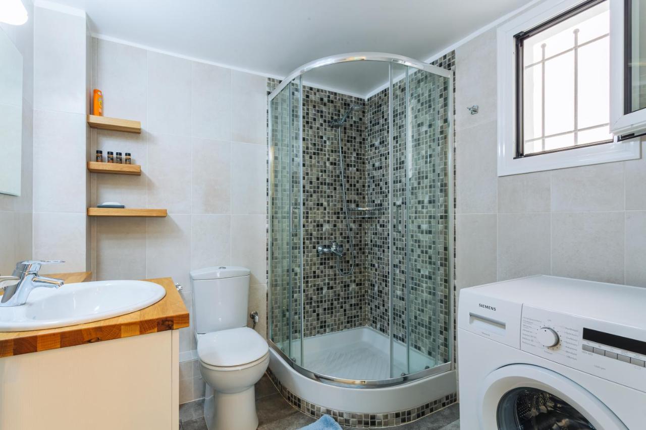 Apartamento Upscale Modern Escape In The Historic Center Kalamata Exterior foto