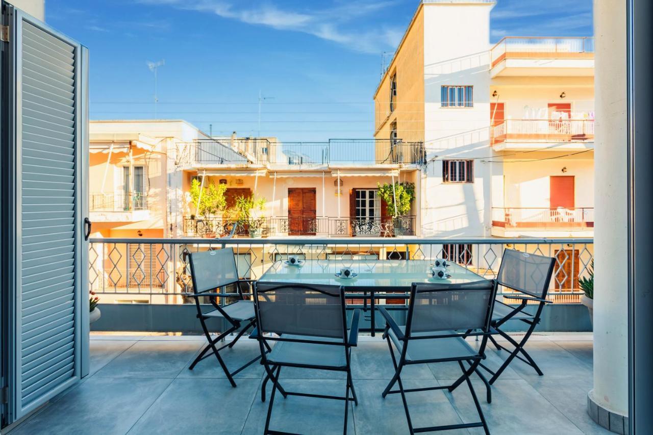 Apartamento Upscale Modern Escape In The Historic Center Kalamata Exterior foto